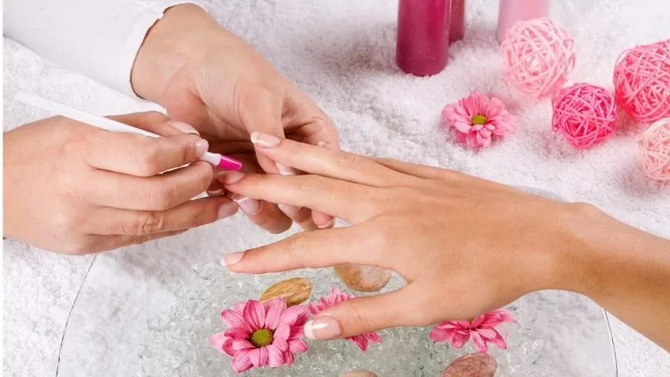 Van's Nail & Spa — Nail salon in Maple Grove